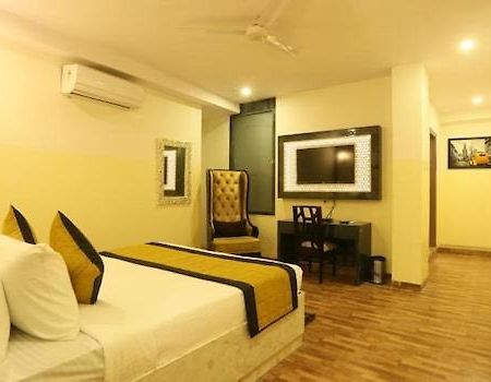 Hotel plazzo Nuova Delhi Esterno foto