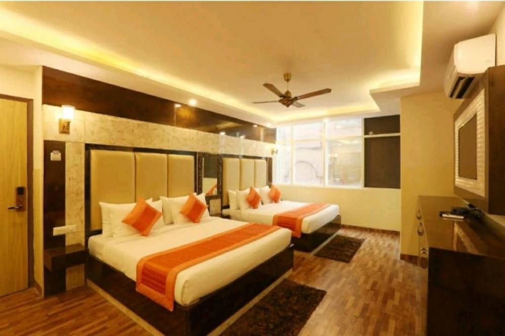 Hotel plazzo Nuova Delhi Esterno foto